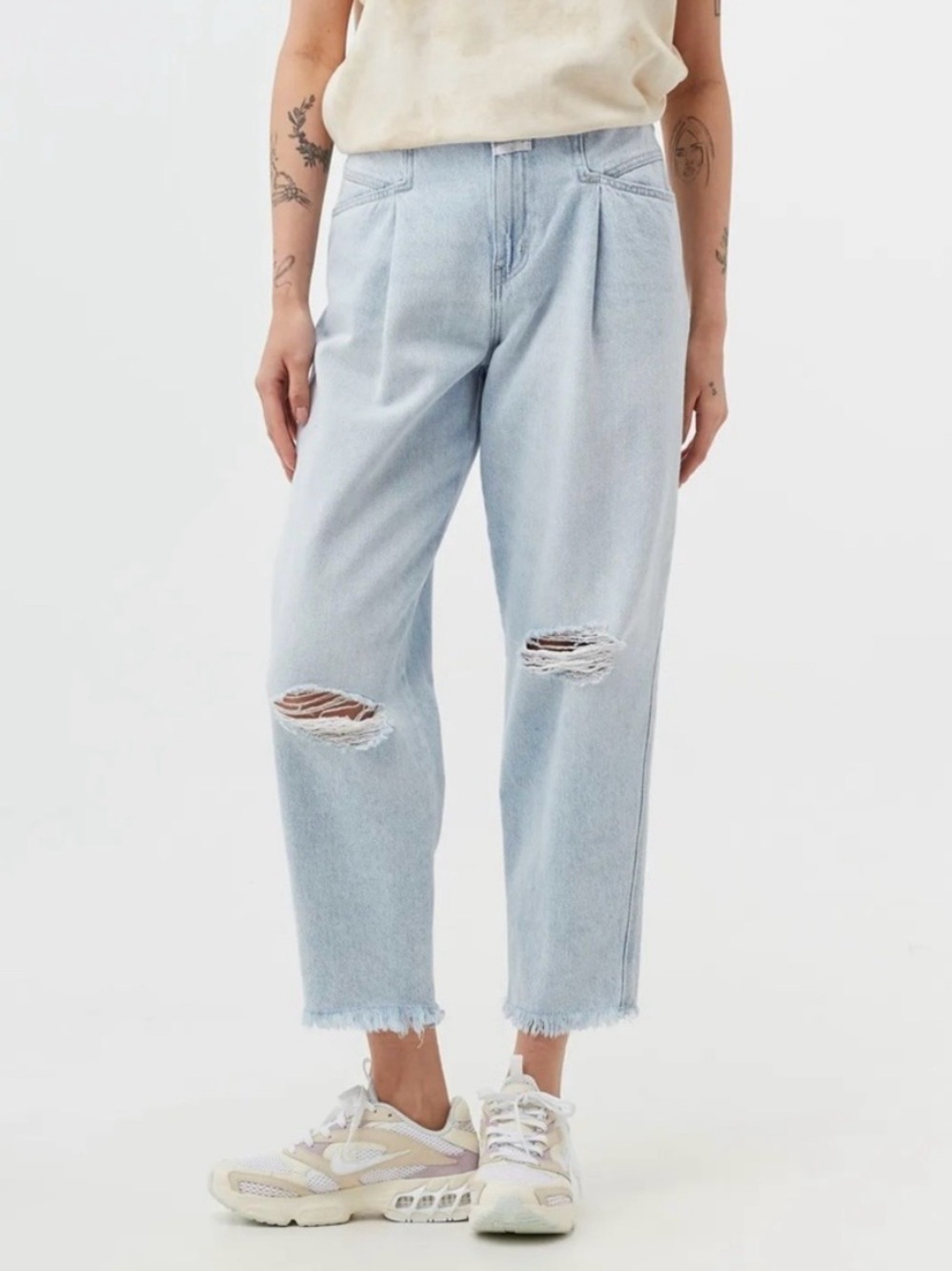CLOSED Jeans - CLOSED Pearl Pants Light Wash Distressed - Size 27